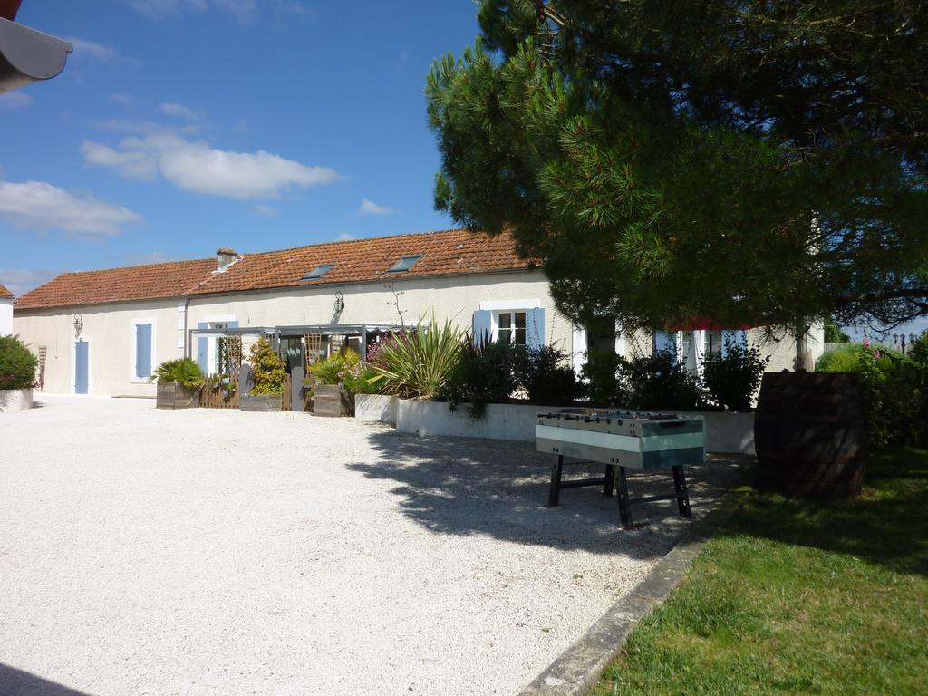 Le Comptoir Des Ecoliers Bed and Breakfast Gémozac Εξωτερικό φωτογραφία