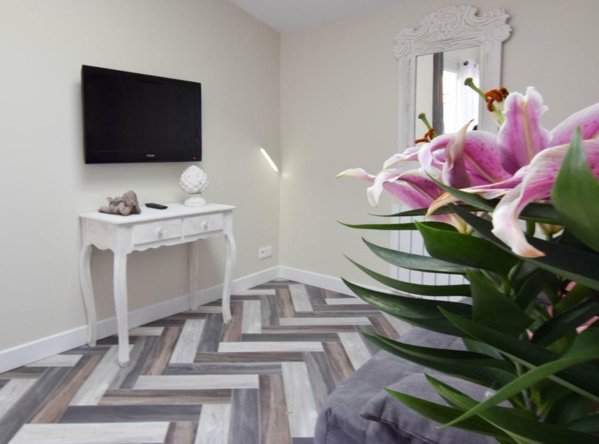 Le Comptoir Des Ecoliers Bed and Breakfast Gémozac Εξωτερικό φωτογραφία