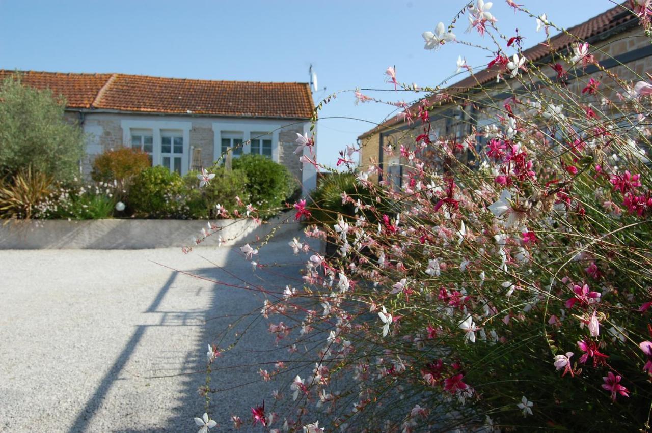 Le Comptoir Des Ecoliers Bed and Breakfast Gémozac Εξωτερικό φωτογραφία