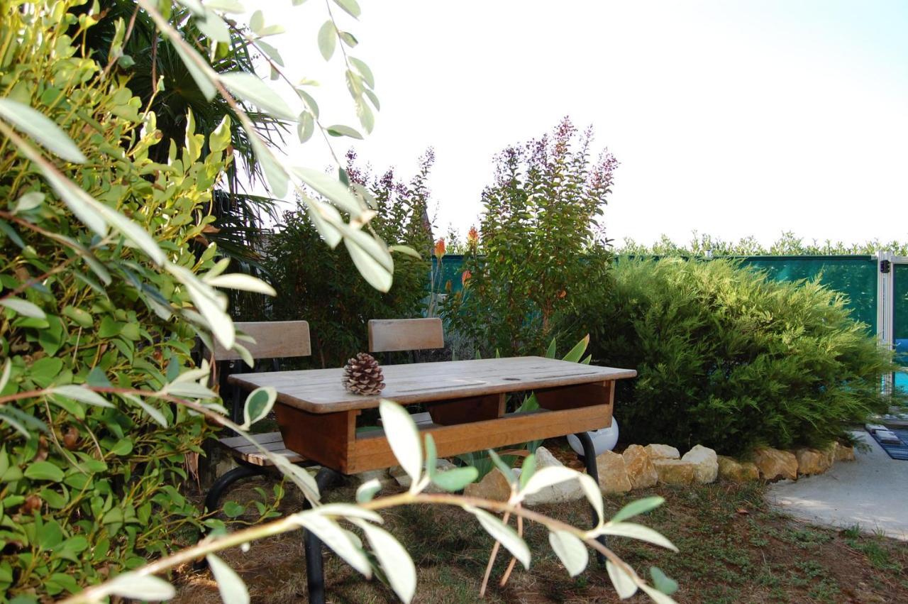 Le Comptoir Des Ecoliers Bed and Breakfast Gémozac Εξωτερικό φωτογραφία